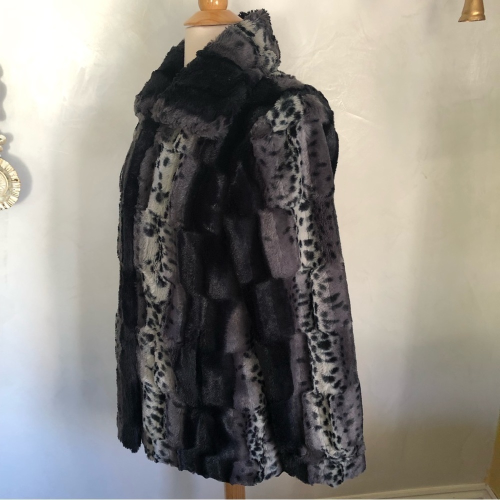 Dennis Basso color gray & black Faux Fur coat w/hook lock buttons Size Small - Picture 9 of 15